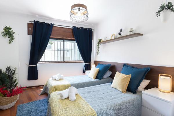Host Wise - Comfy Bright Flats with Netflix, Porto