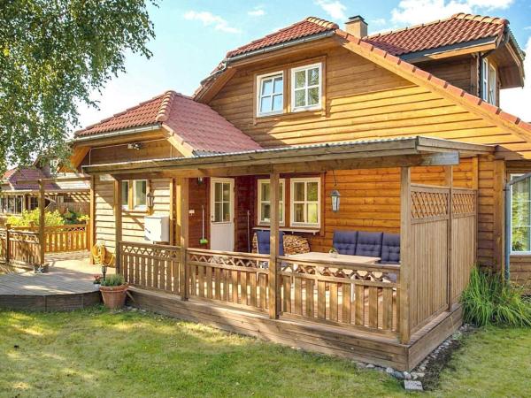 Auf dem Foto ist das Objekt 4 person holiday home in MOTALA-By Traum in der Stadt Nydalen zu sehen.