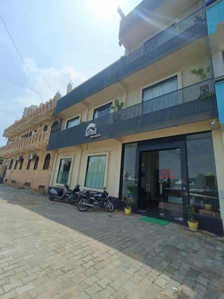 Na foto é possível ver o objeto Hotel Dream Orchid localizado na cidade de Pushkar.