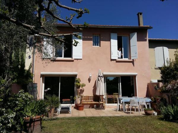 På billedet ses objektet Hâvre de paix dans un écrin de verdure beliggende i byen Avignon.