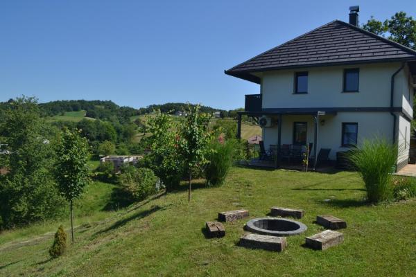 A la foto es mostra l'objecte House Na Starom Kućištu situat a la ciutat de Bužim.