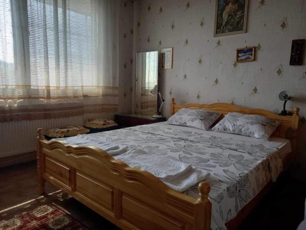 A la foto es mostra l'objecte Vintage Vibes - Family Flat in a Quiet Area situat a la ciutat de Mechkarevo.