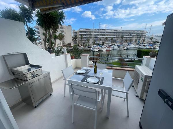 A la foto es mostra l'objecte Apartamento puerto madeira Roses situat a la ciutat de Roses.