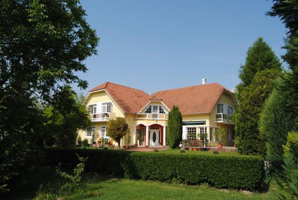 A la foto es mostra l'objecte Villa Hedi situat a la ciutat de Dunakiliti.
