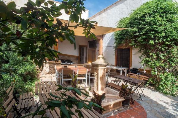 A la foto es mostra l'objecte Oasis de Ifre situat a la ciutat de Calnegre.