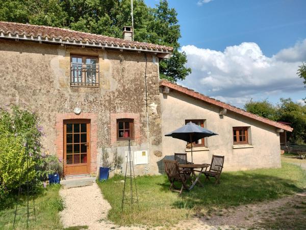 A la foto es mostra l'objecte Les Ecots - Petit gîte de caractère à la ferme situat a la ciutat de Pressac.