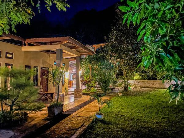 A la foto es mostra l'objecte G-Rima HomeStay situat a la ciutat de Nggorang.