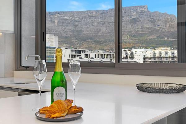 Bilde 3: 702 on Strand Cape Town - Panoramic Mountain Views