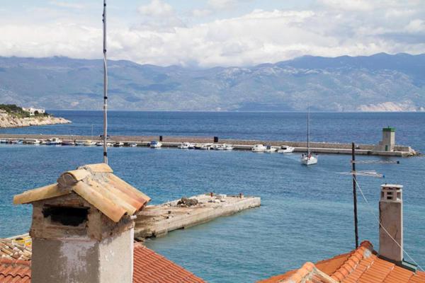 På bildet vises objektet Apartment NA VRTI som ligger i byen Baška.