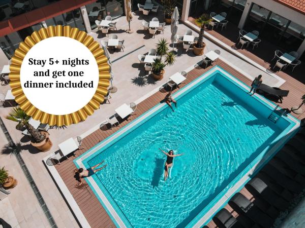 A la foto es mostra l'objecte Hotel Borovnik situat a la ciutat de Tisno.