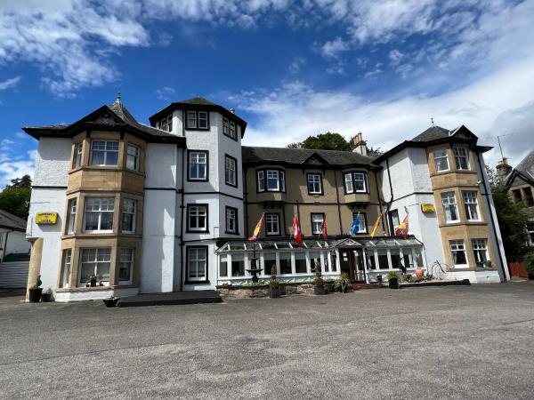 A la foto es mostra l'objecte Strathpeffer Hotel situat a la ciutat de Strathpeffer.