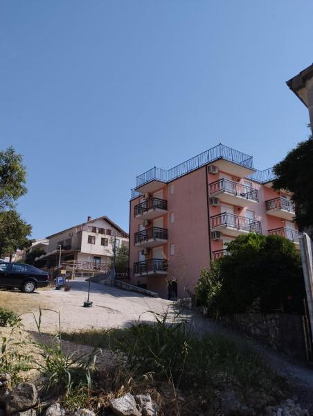 På billedet ses objektet Apartments by the sea Podaca, Makarska - 21547 beliggende i byen Zaostrog.
