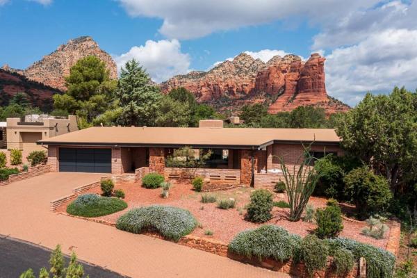 A la foto es mostra l'objecte Jacuzzi, Walk to Trails, Stunning Views, Mid-Century Modern,Pool situat a la ciutat de Sedona.