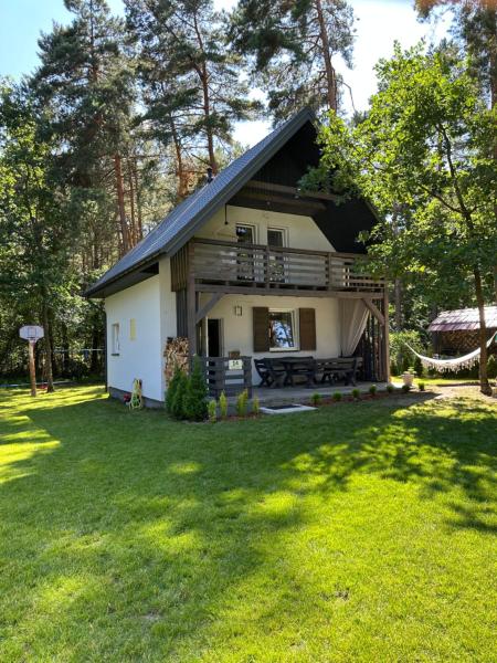 Na zdjęciu widoczny jest obiekt Domek nad jeziorem - Białka położony w mieście Bobryk.