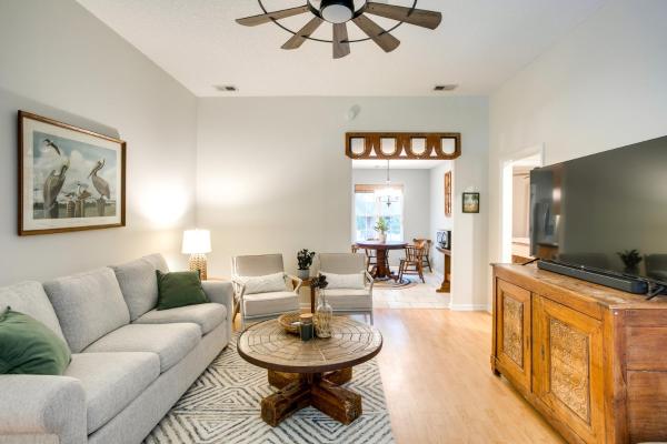 A la foto es mostra l'objecte Pet-Friendly Darien Vacation Rental with Patio! situat a la ciutat de Townsend.