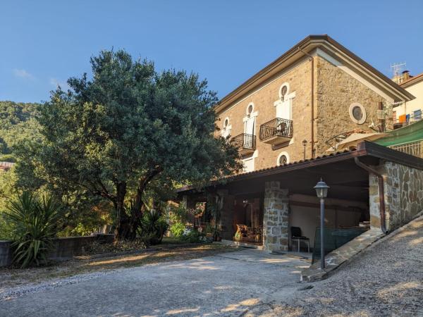 照片显示了位于Stio市的La Casa Di Lidia物件。