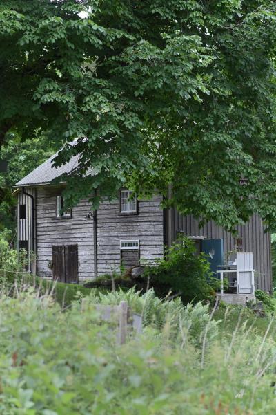 Na zdjęciu widoczny jest obiekt Henneviken BnB położony w mieście Åsen.
