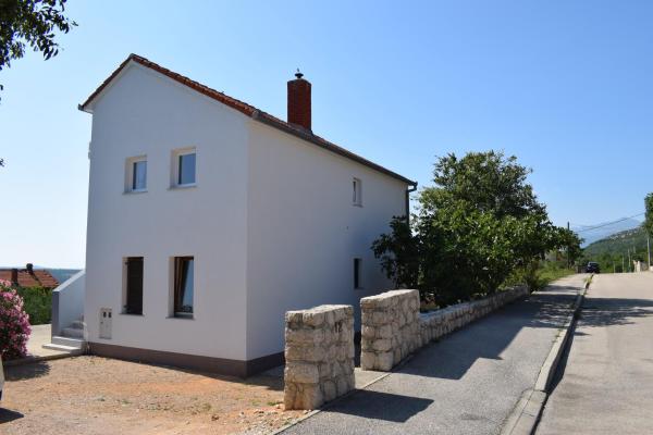 Na zdjęciu widoczny jest obiekt Apartman Podine, Kruševo położony w mieście Kruševo.