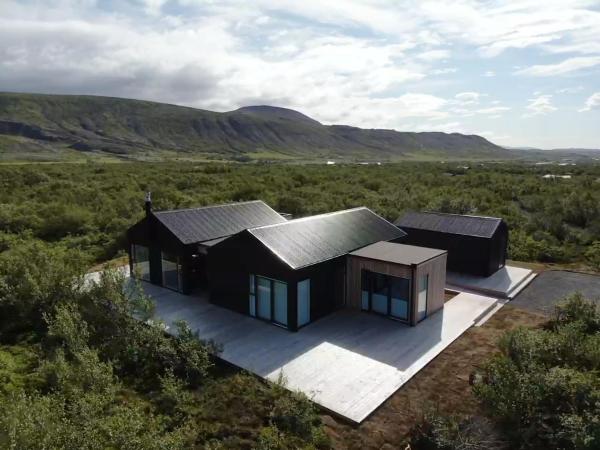 På billedet ses objektet Stunning Luxury Chalet in West Iceland - Birta Rentals beliggende i byen Stóri-Ás.