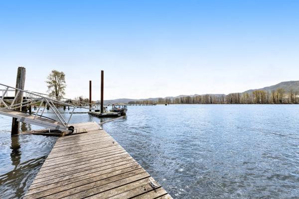 Foto 2: Escape on the River