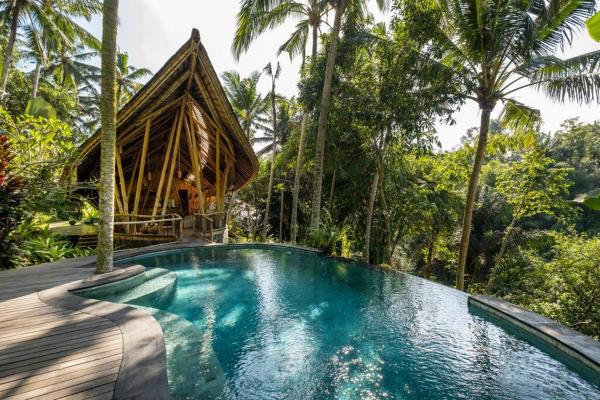 Na zdjęciu widoczny jest obiekt Leaf House 3bds BambooVilla Pool położony w mieście Bringkit.