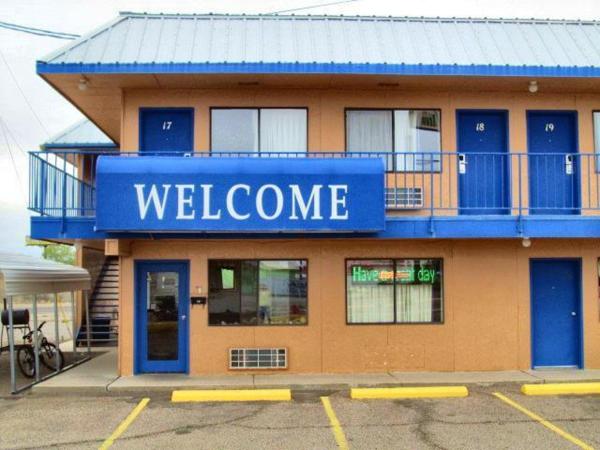 A la foto es mostra l'objecte Motel 10 situat a la ciutat de Lordsburg.