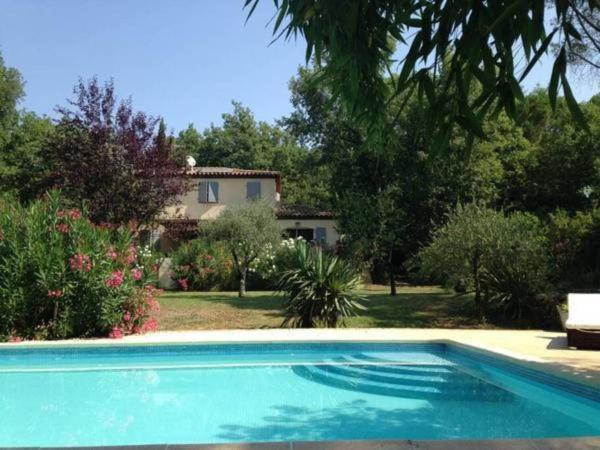A la foto es mostra l'objecte Villa centre var 3 étoiles avec piscine privée situat a la ciutat de Camps-la-Source.