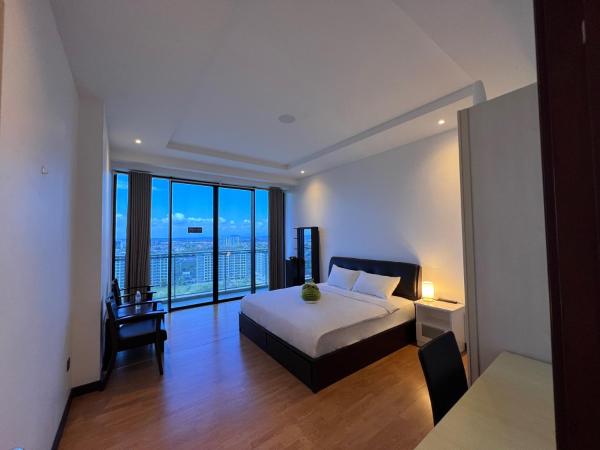 Super Comfy BIG SPACE Condo In Imperial Suites Boulevard Mall, Kuching