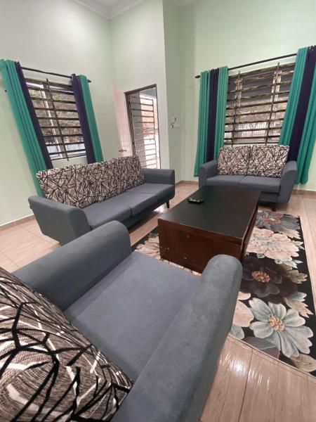 The photo shows the Bauk View Homestay located in the city of Batu Lima.