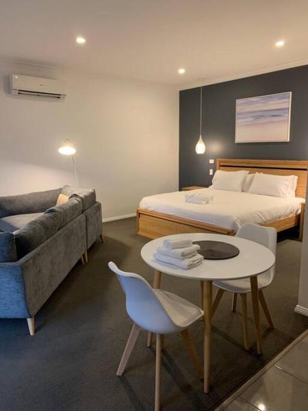 Na zdjęciu widoczny jest obiekt Beachfront self contained studio położony w mieście Nubeena.