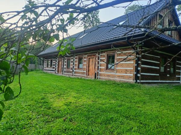Auf dem Foto ist das Objekt Zagroda Miodowa agroturystyka w Bieszczadach in der Stadt Maniów zu sehen.