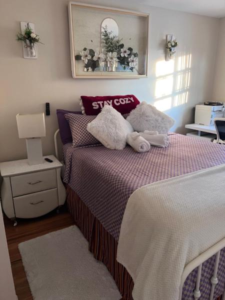 A la foto es mostra l'objecte Cozy & Relax LLC Airb&b situat a la ciutat de Brooklyn.