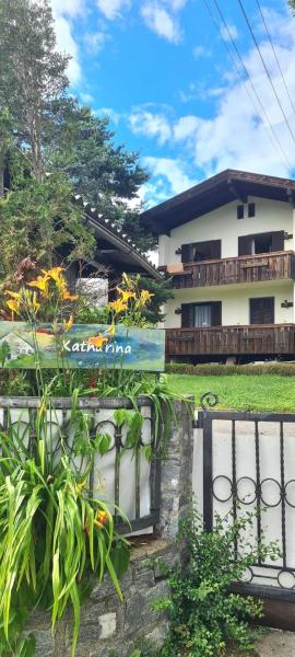 A la foto es mostra l'objecte Pension Katharina Frühstück ab 5 Uhr früh situat a la ciutat de Seeboden.