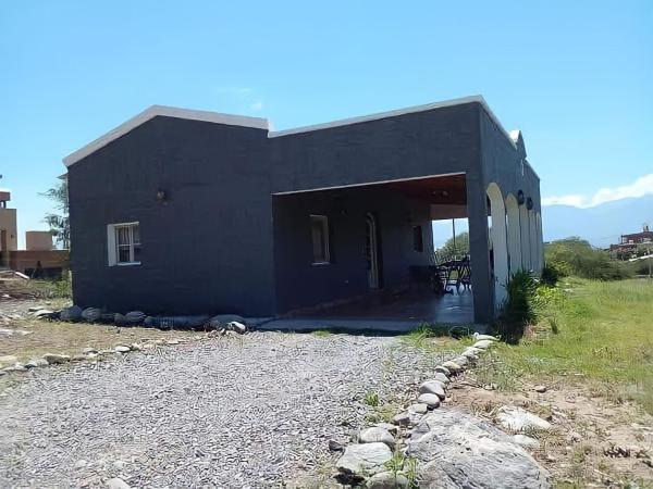 A la foto es mostra l'objecte Casa Coronel situat a la ciutat de Cafayate.