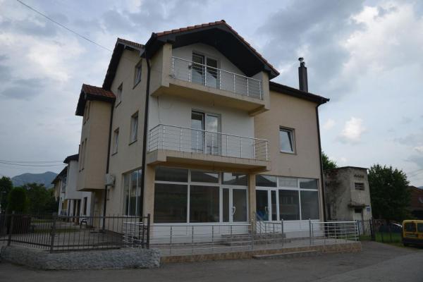 Auf dem Foto ist das Objekt Apartmani Previja in der Stadt Berane zu sehen.