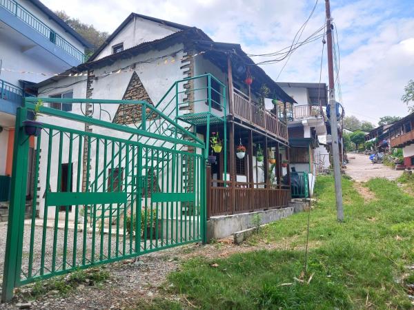 На фото показан объект Riverside Homes, расположенный в городе Ghanpokhara.