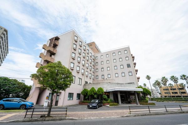 Na fotografii je vidět objekt Kagoshima Daiichi Hotel Kamoike nacházející se ve městě Kagošima.