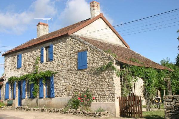 På bildet vises objektet Belle Maison en Bourgogne - Auxois - Morvan som ligger i byen Flée.