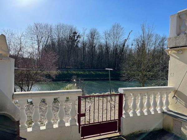 På billedet ses objektet Les berges du canal, maison avec Jacuzzi beliggende i byen Pringy.