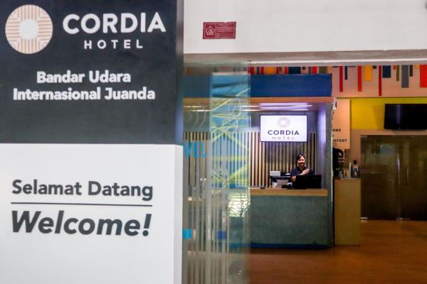 写真にはTjemandi市にあるCordia Hotel Surabaya Airport - Hotel Dalam Bandaraが写っています。