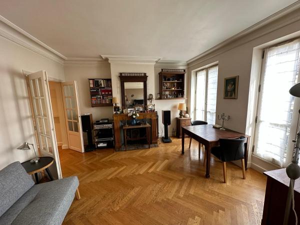 70 Sqm Apartment In 75008 Paris - Paris