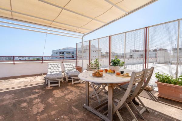 A la foto es mostra l'objecte Bright Studio with terrace & parking situat a la ciutat de Bari.