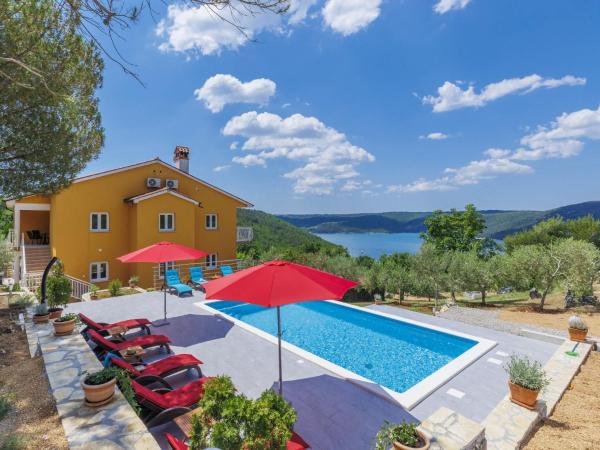 Na foto é possível ver o objeto Holiday Home Kosić by Interhome localizado na cidade de Trget.