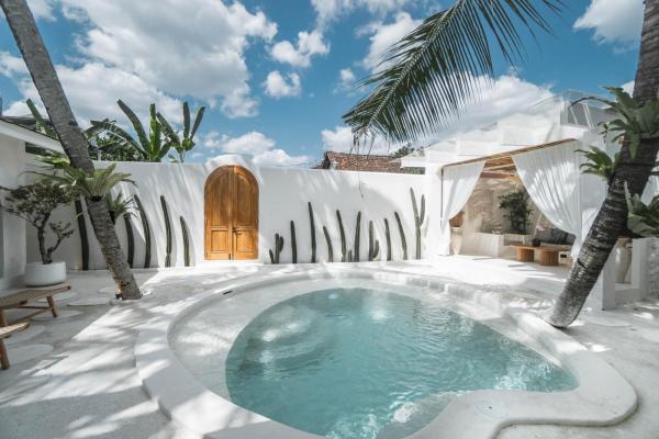 Na zdjęciu widoczny jest obiekt Bohemian Jogja Villas with Private Pool położony w mieście Kejayan.