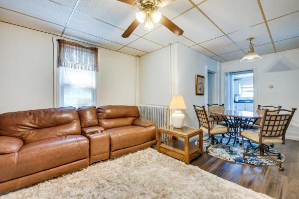 The photo shows the Pool Access Bath Vacation Rental Condo! located in the city of Hollo.
