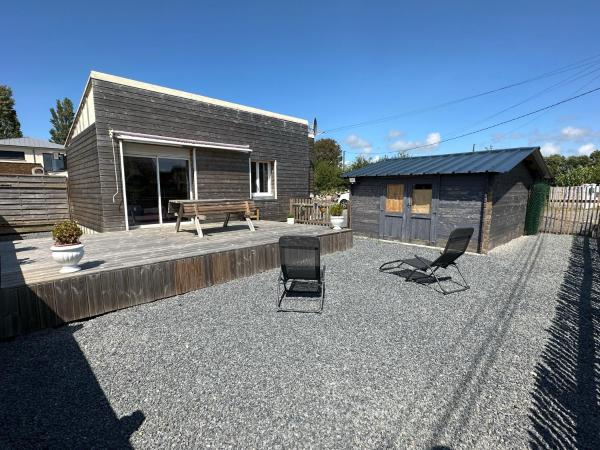 A la foto es mostra l'objecte Cottage entre Terre et Mer situat a la ciutat de Geffosses.