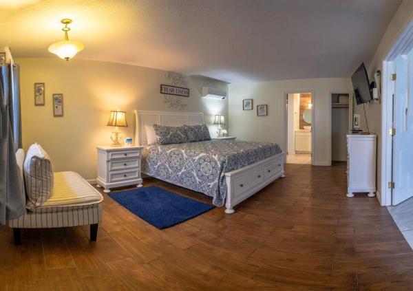 Na fotografii je vidět objekt Elegant Jacuzzi Suite nacházející se ve městě Hancock.