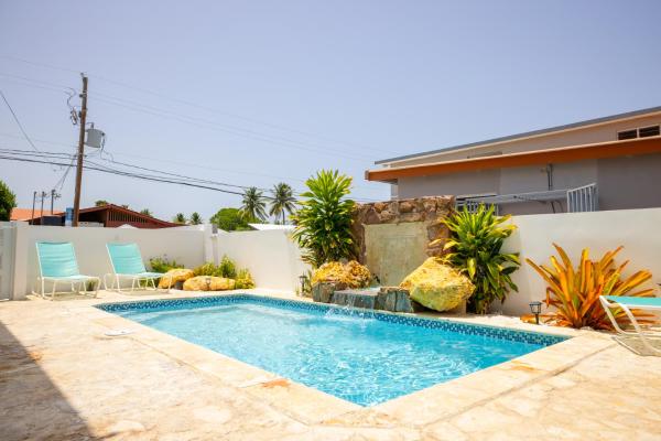 A la foto es mostra l'objecte R&V Combate Beach House, 2nd Floor with Pool situat a la ciutat de Cabo Rojo.