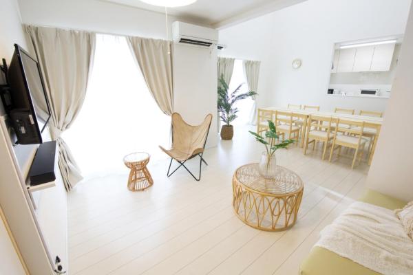 A la foto es mostra l'objecte ちゅらパレス B situat a la ciutat de Urasaki.
