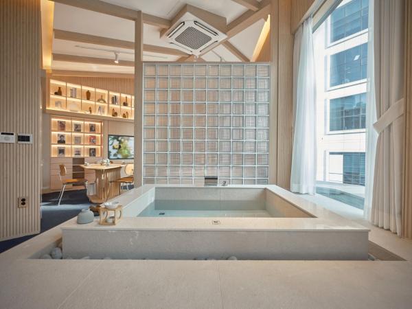 Uh Suite Seoul Square - Seul